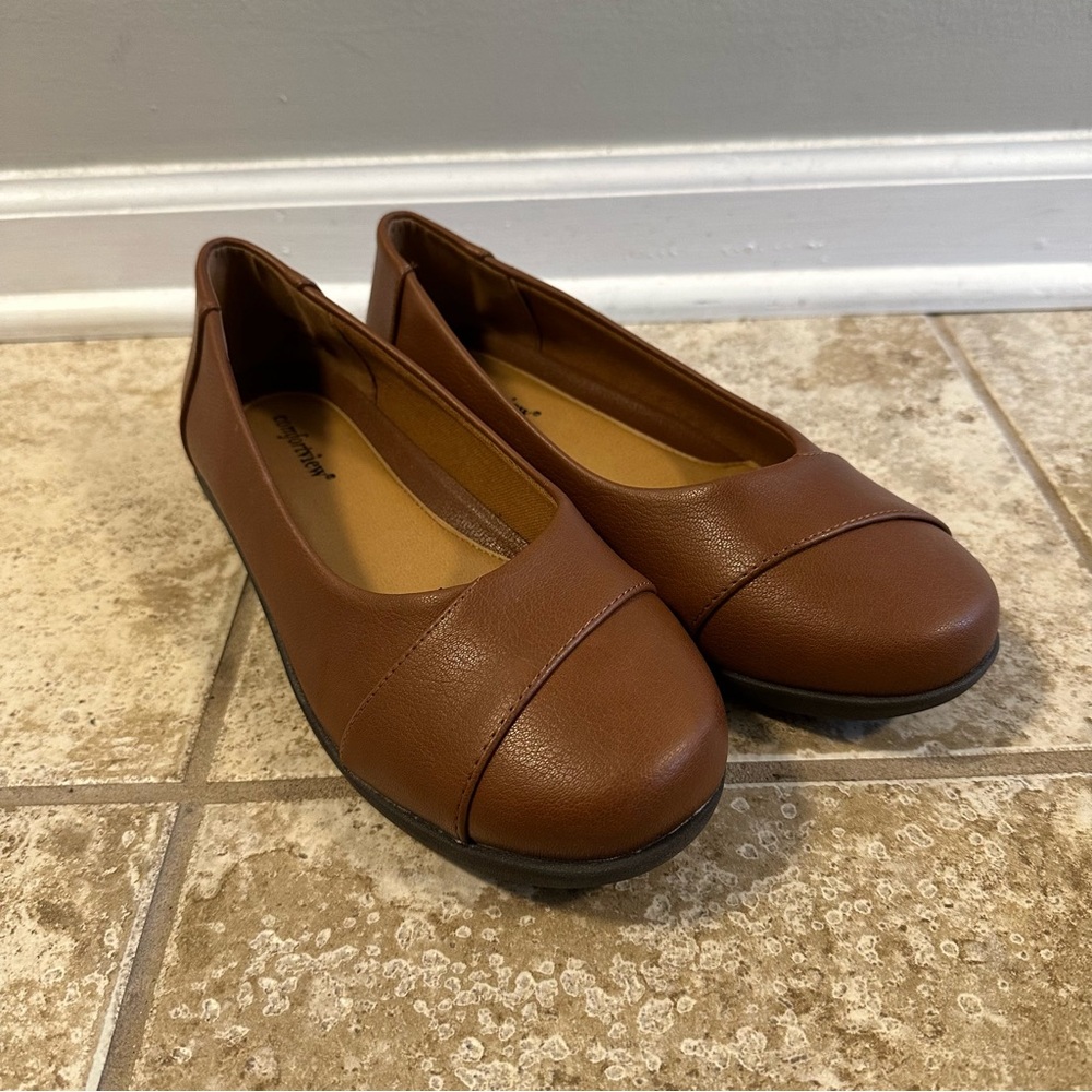 Comfortview Women's The Gab Flat Cognac - Size 9WW